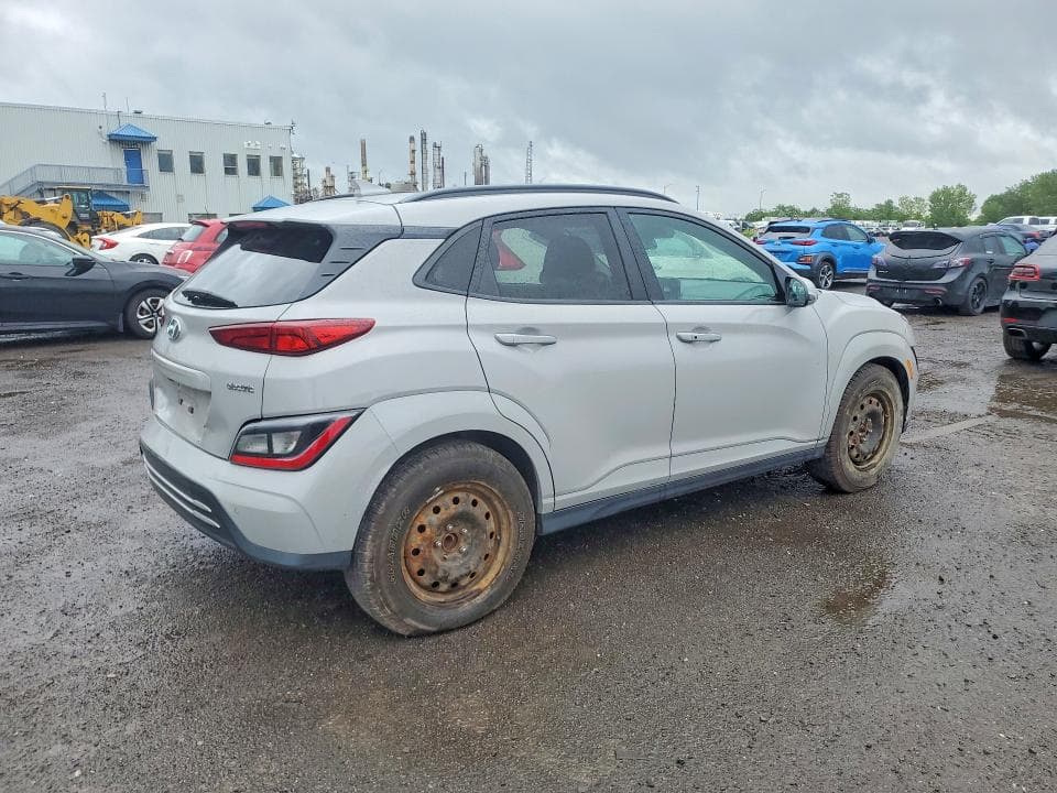 2023 HYUNDAI KONA SE 3