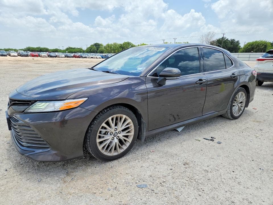 2018 TOYOTA CAMRY XLE - 1