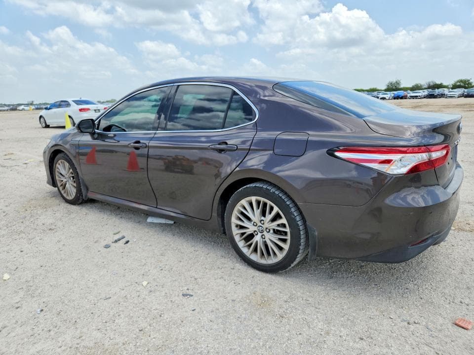 2018 TOYOTA CAMRY XLE 2
