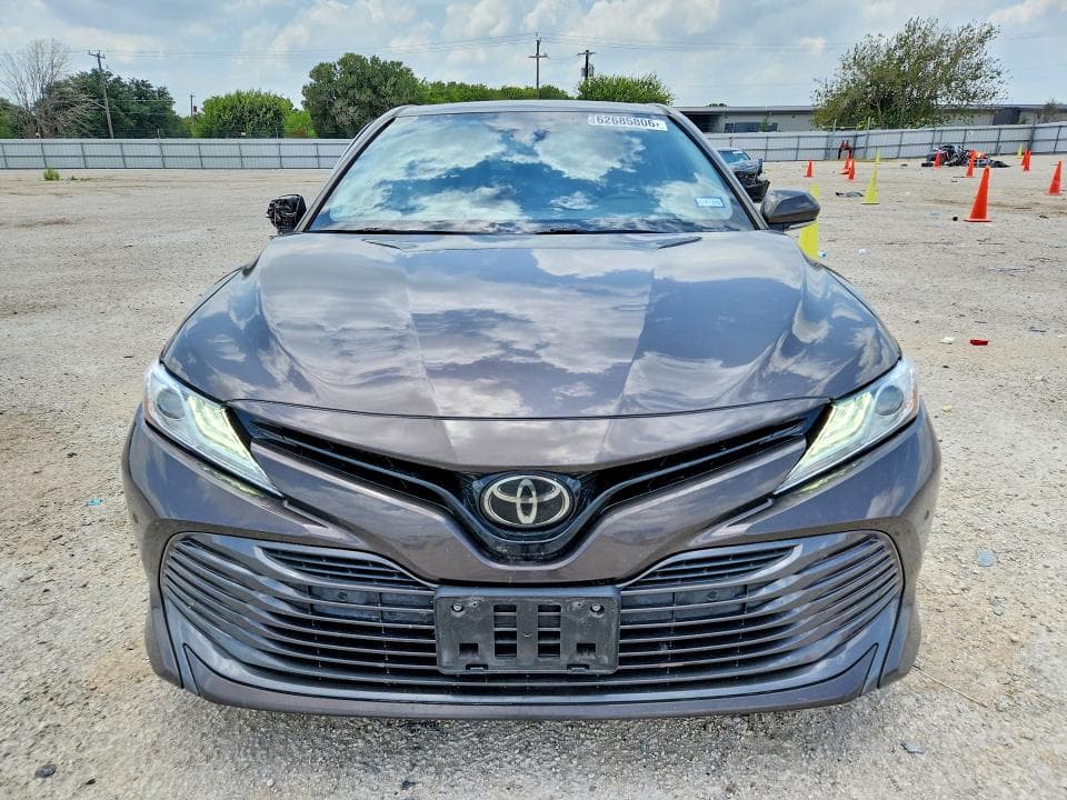 2018 TOYOTA CAMRY XLE 5