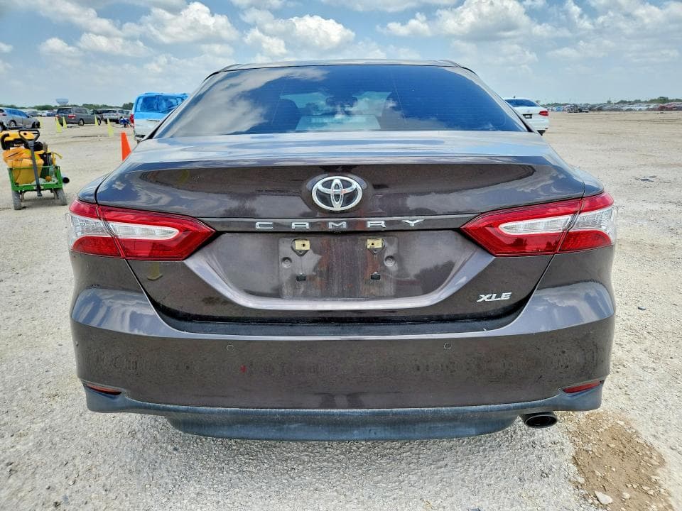 2018 TOYOTA CAMRY XLE 6