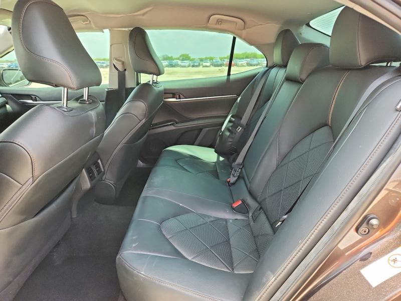 2018 TOYOTA CAMRY XLE 10