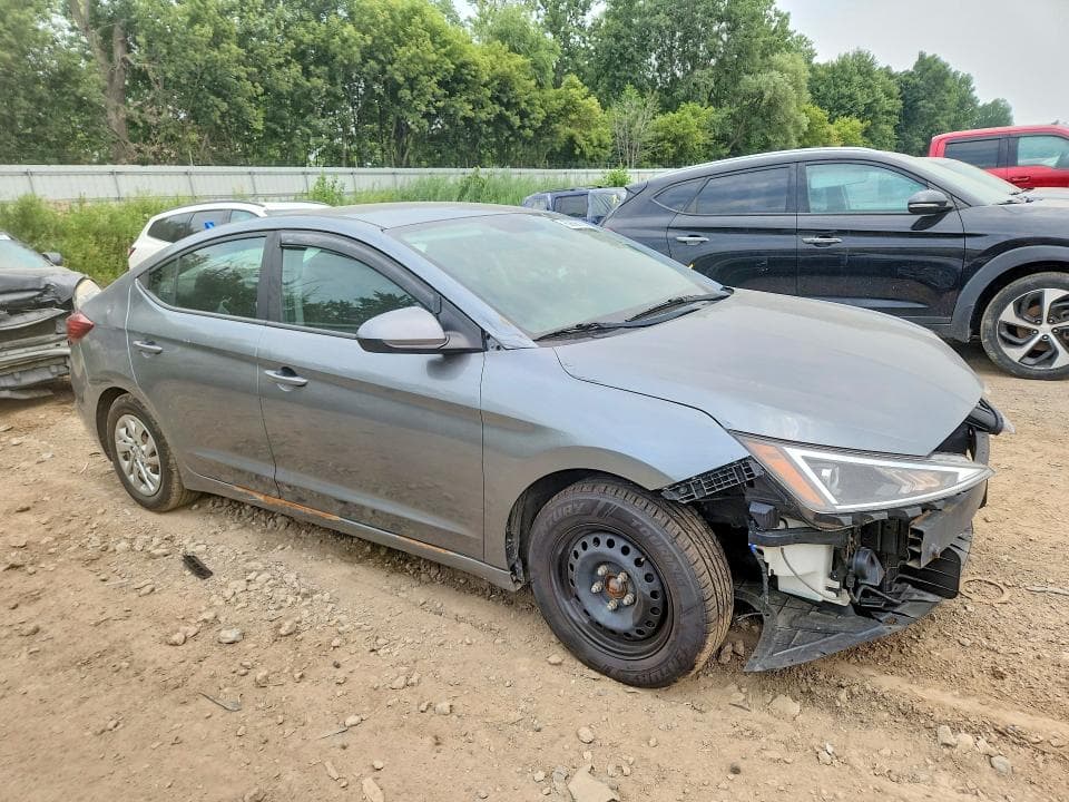 2019 HYUNDAI ELANTRA SE 4