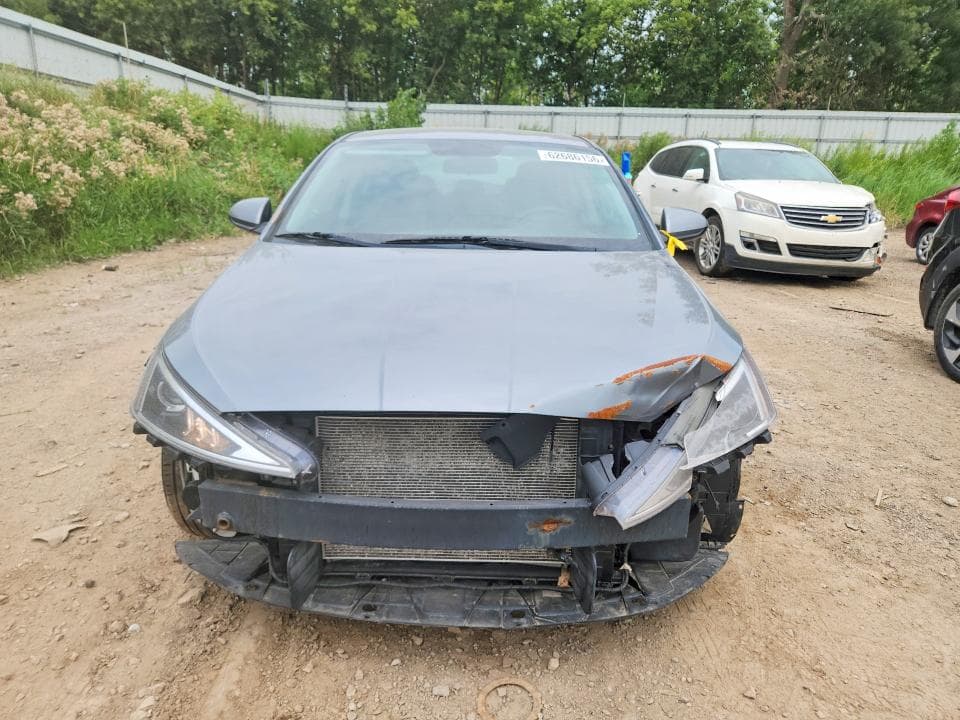 2019 HYUNDAI ELANTRA SE 5