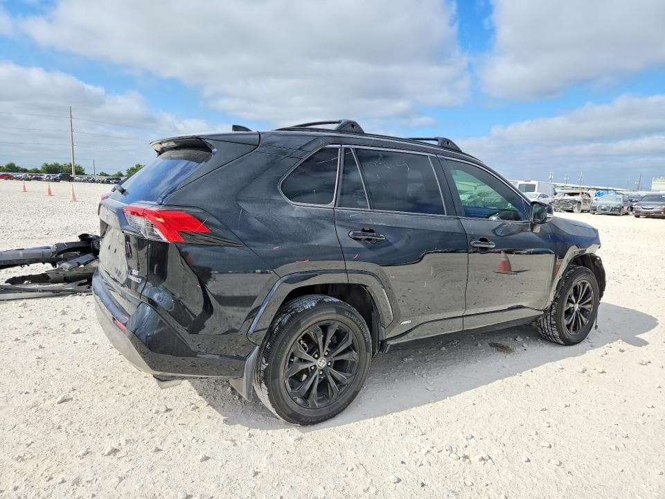 2022 TOYOTA RAV4 SE 3
