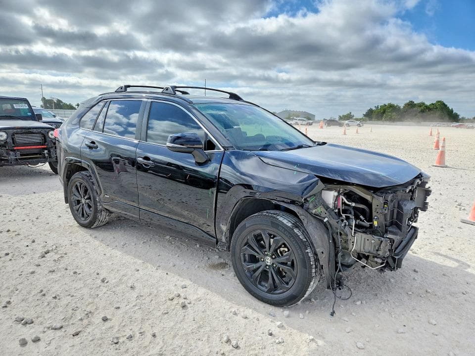 2022 TOYOTA RAV4 SE 4