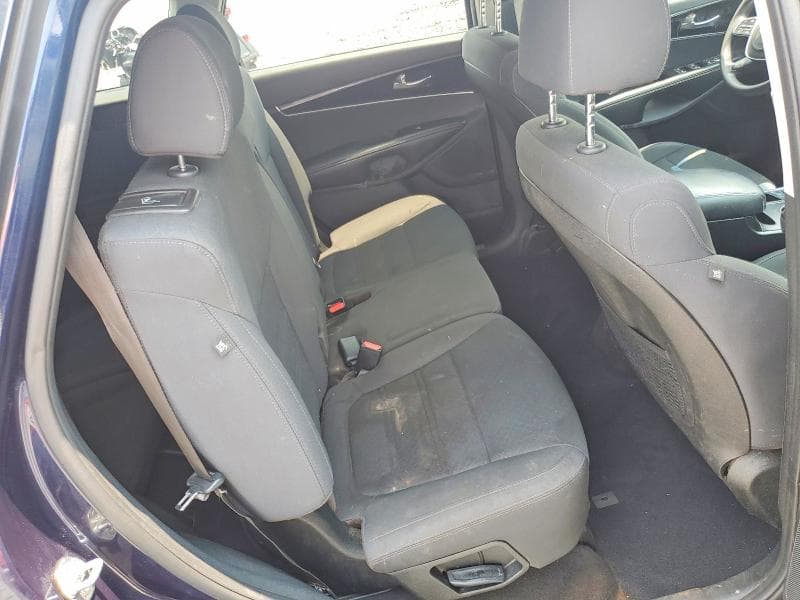 2020 KIA SORENTO S 11