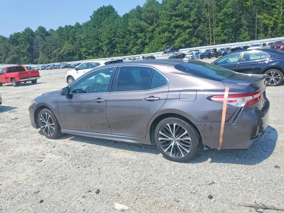 2020 TOYOTA CAMRY SE 2