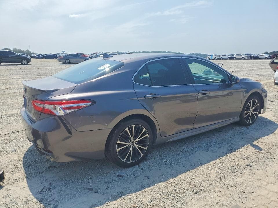 2020 TOYOTA CAMRY SE 3