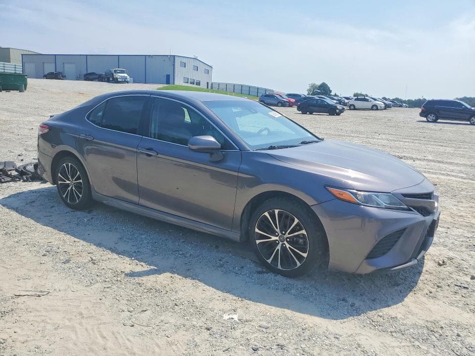 2020 TOYOTA CAMRY SE 4