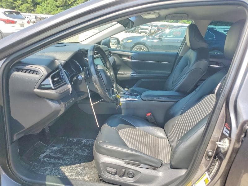 2020 TOYOTA CAMRY SE 7
