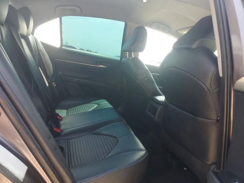 2020 TOYOTA CAMRY SE 10