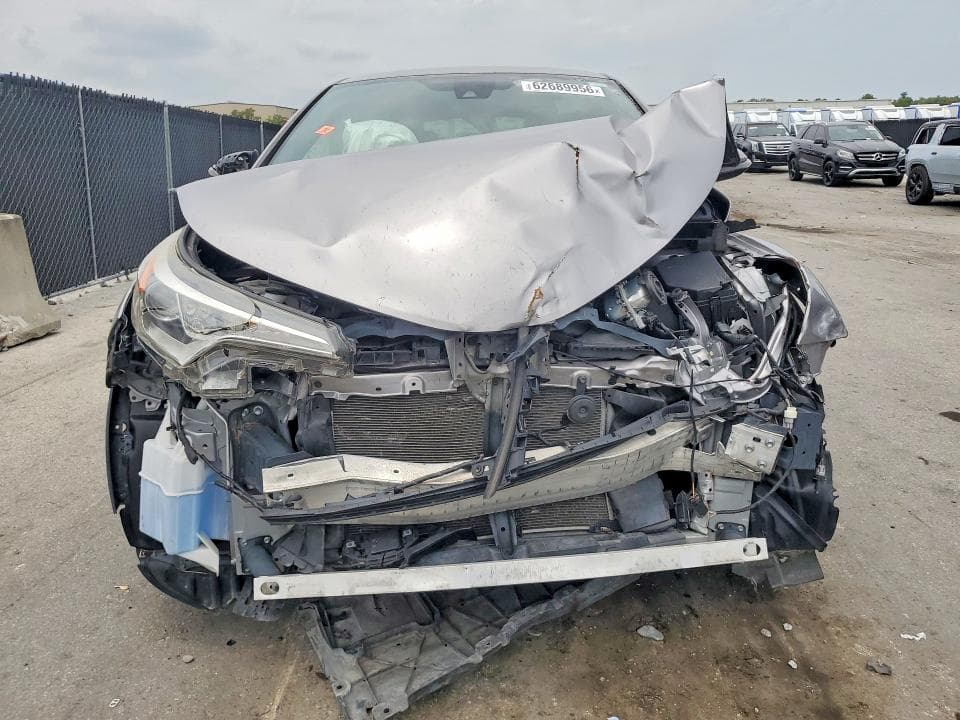 2019 TOYOTA C-HR LE 5