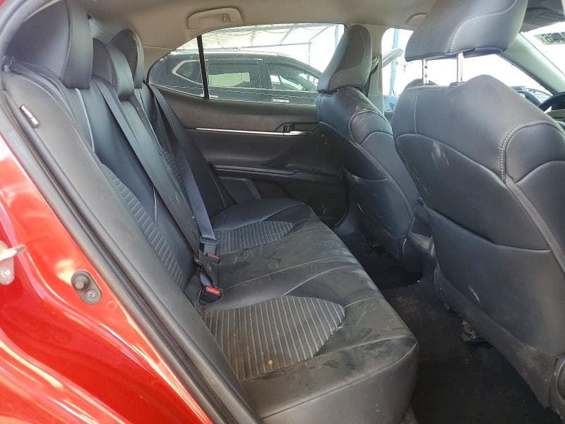 2019 TOYOTA CAMRY SE 10