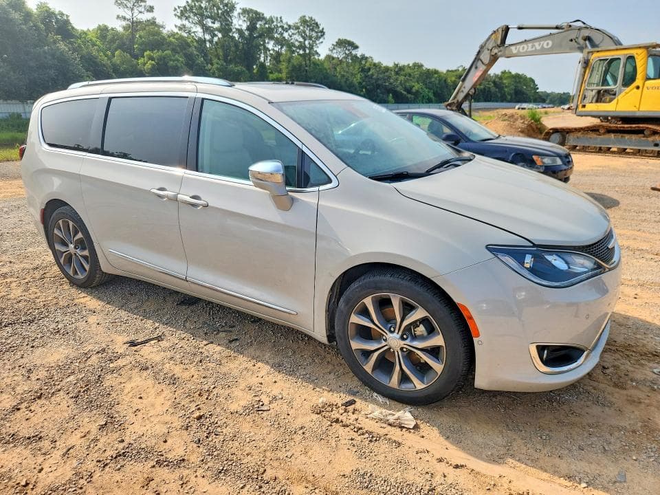 2017 CHRYSLER PACIFICA LIMITED 4