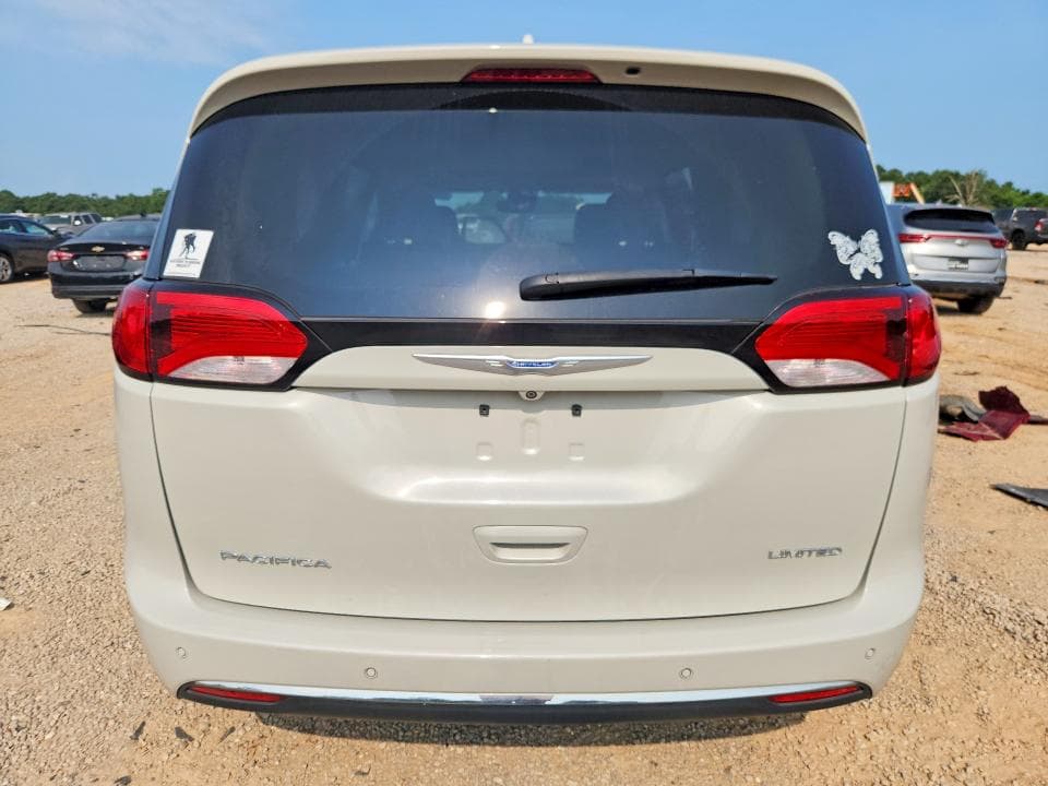 2017 CHRYSLER PACIFICA LIMITED 6