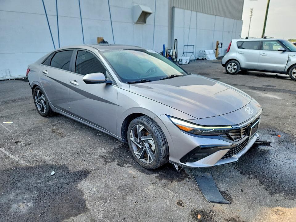 2024 HYUNDAI ELANTRA SEL 4