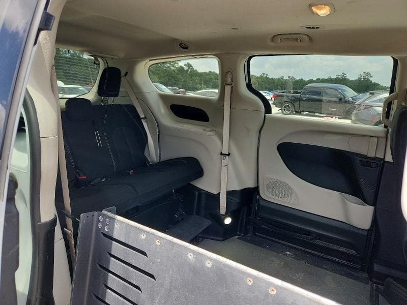 2021 CHRYSLER VOYAGER L 11