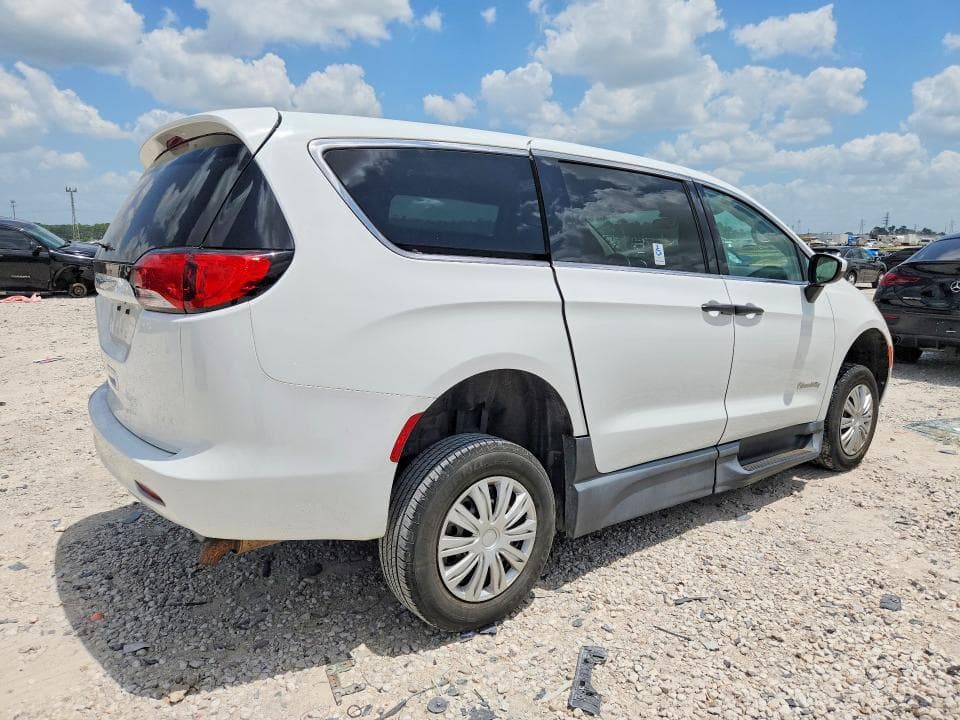 2021 CHRYSLER VOYAGER L 3