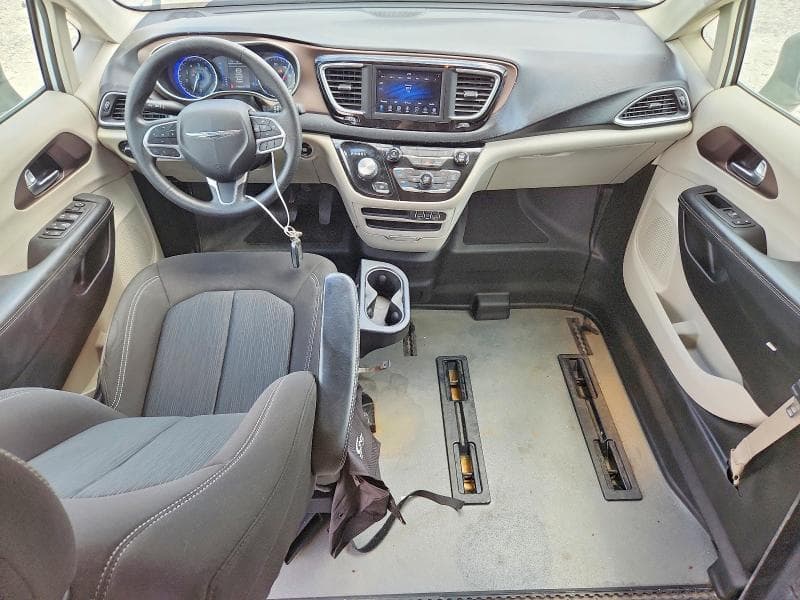 2021 CHRYSLER VOYAGER L 8