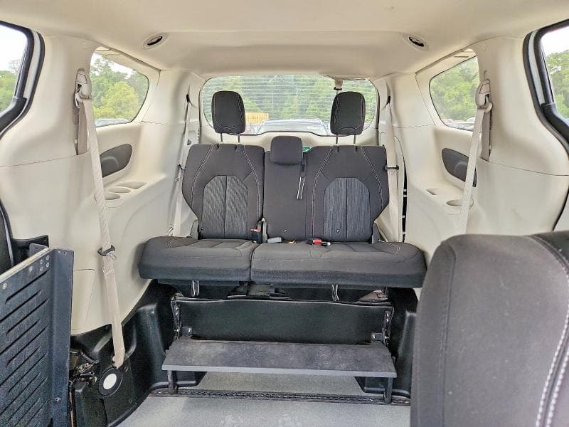 2021 CHRYSLER VOYAGER L 10