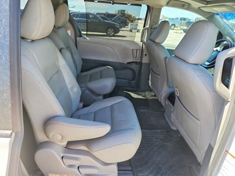 2017 TOYOTA SIENNA XLE 7-PASSENGER 11