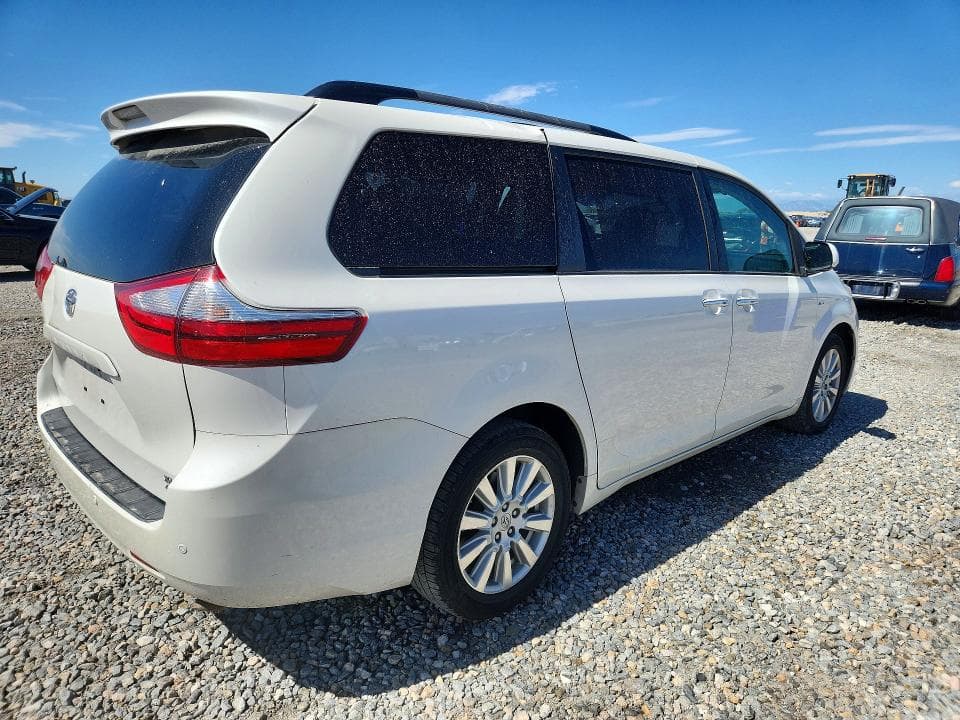 2017 TOYOTA SIENNA XLE 7-PASSENGER 3