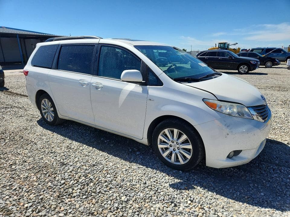2017 TOYOTA SIENNA XLE 7-PASSENGER 4
