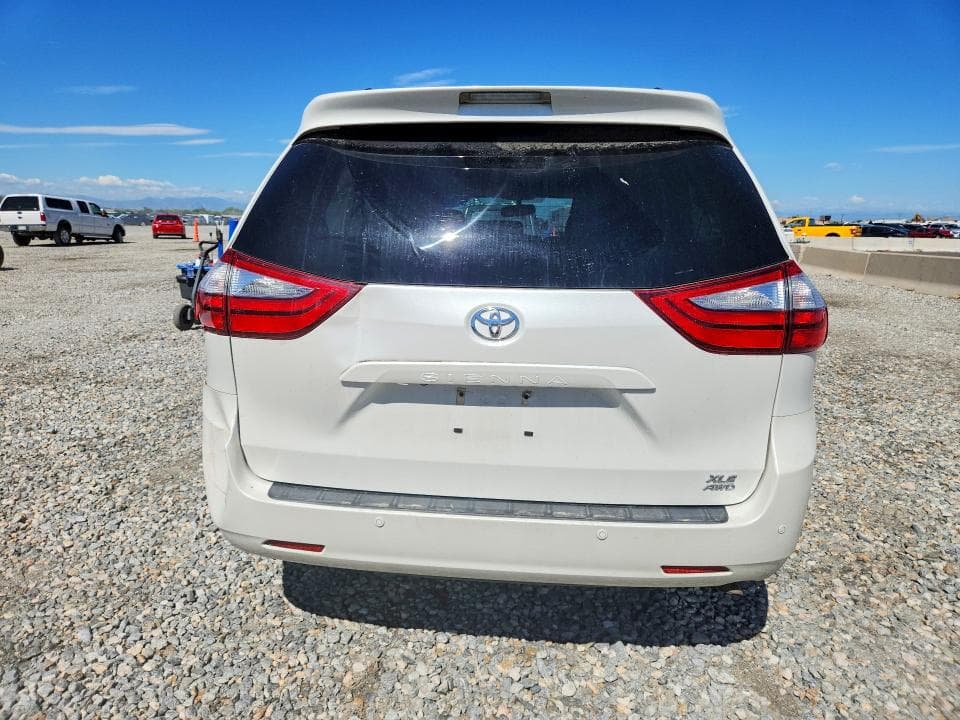 2017 TOYOTA SIENNA XLE 7-PASSENGER 6