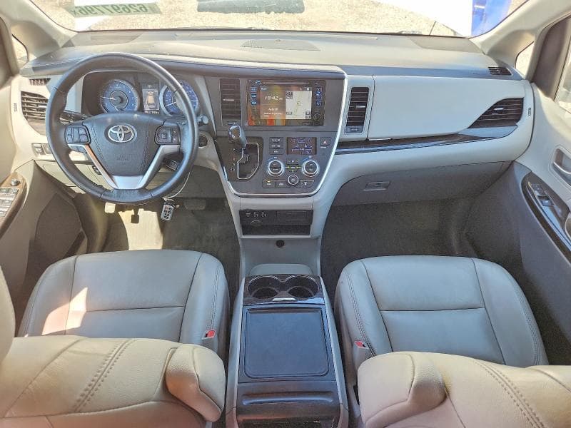 2017 TOYOTA SIENNA XLE 7-PASSENGER 8