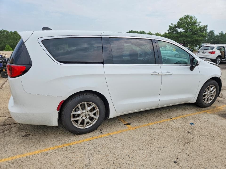 2023 CHRYSLER VOYAGER LX 3