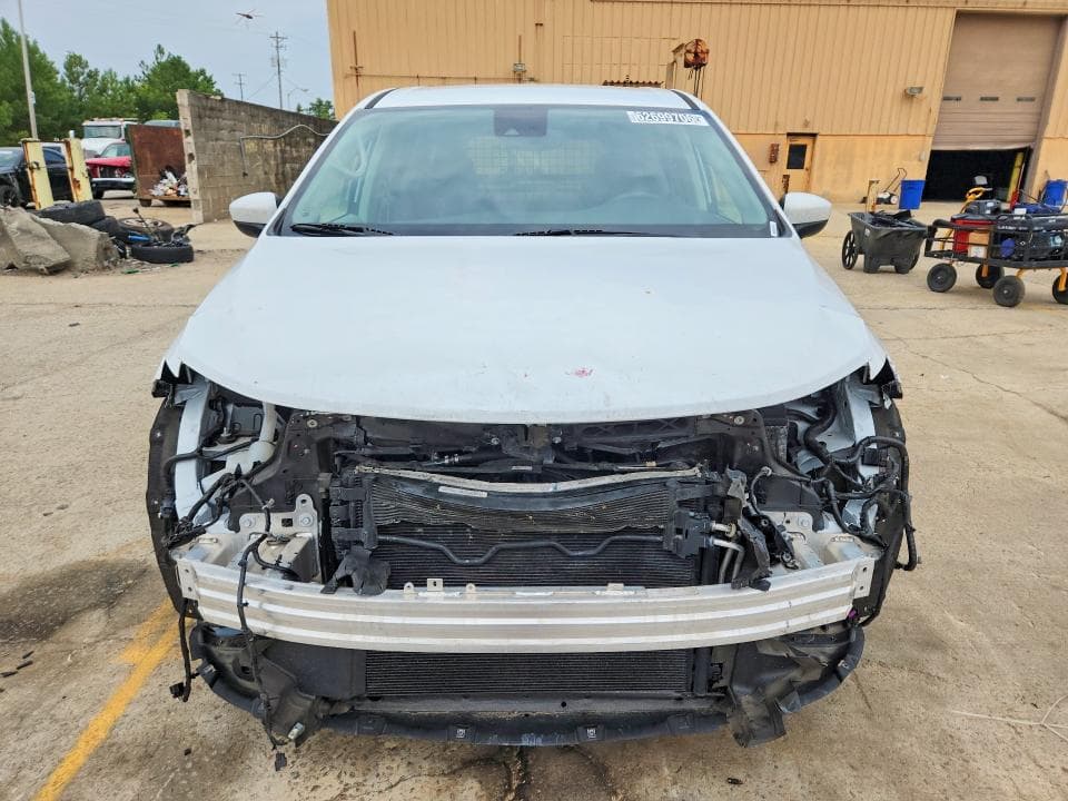 2023 CHRYSLER VOYAGER LX 5