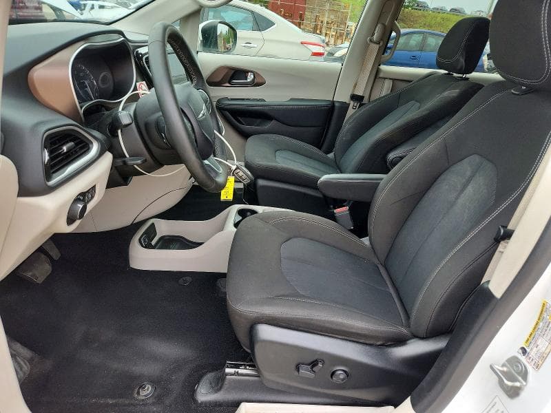 2023 CHRYSLER VOYAGER LX 7