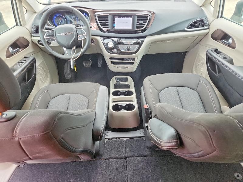 2023 CHRYSLER VOYAGER LX 8
