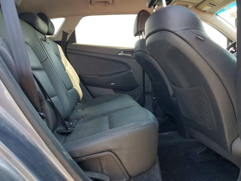 2017 HYUNDAI TUCSON SE PLUS 11