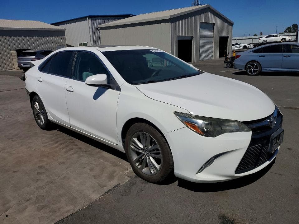 2017 TOYOTA CAMRY SE 4