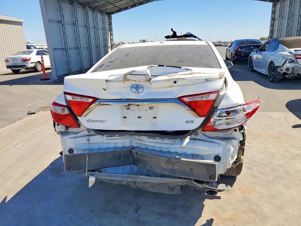 2017 TOYOTA CAMRY SE 6