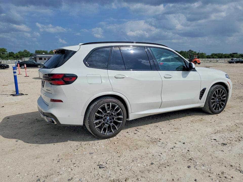 2025 BMW X5 XDRIVE50E 3