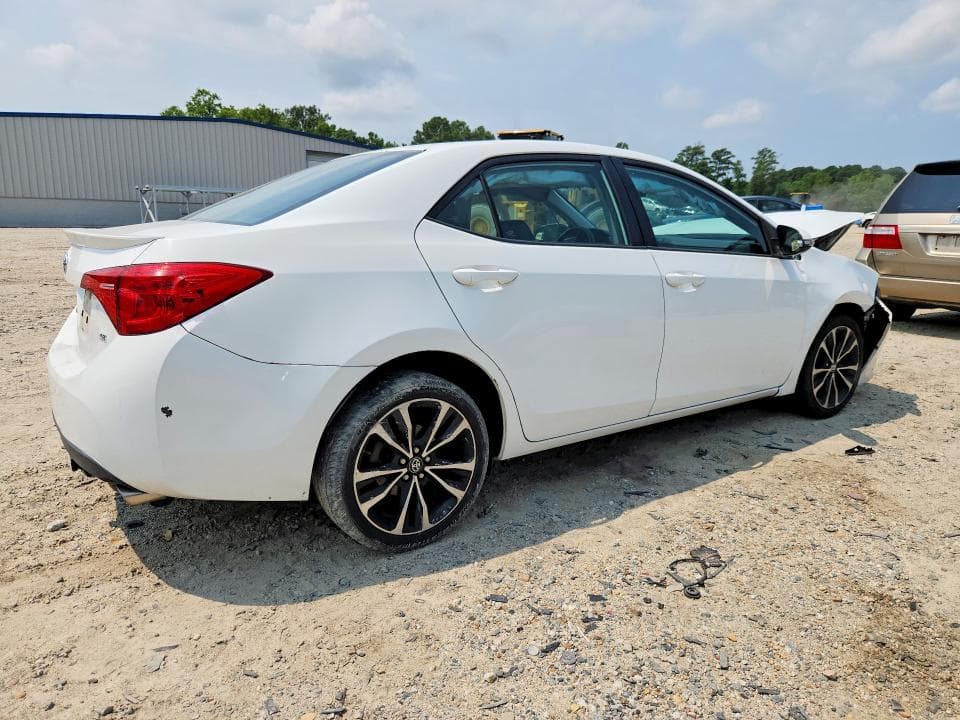 2017 TOYOTA COROLLA SE 3