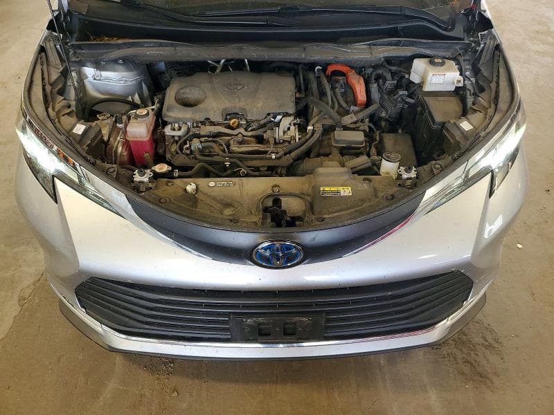 2021 TOYOTA SIENNA XLE 12