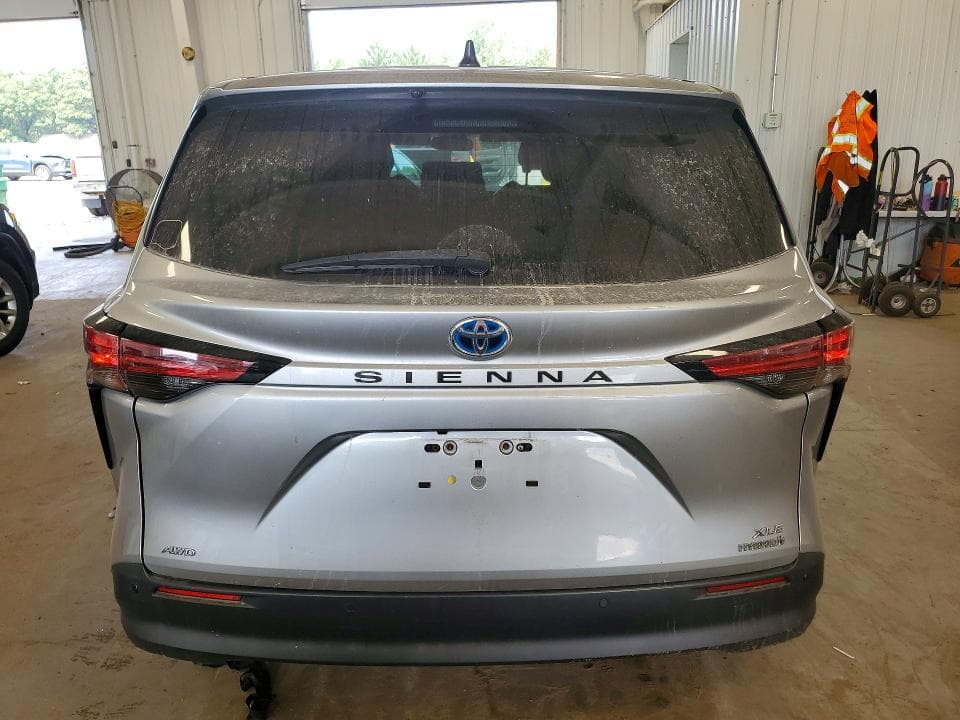 2021 TOYOTA SIENNA XLE 6