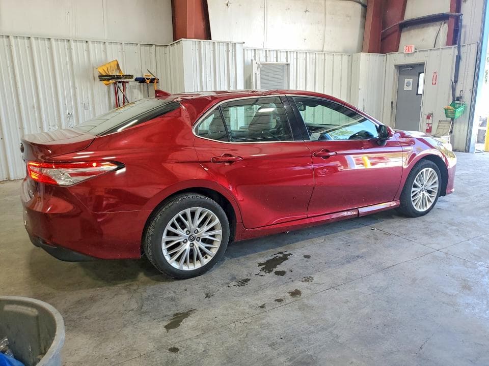 2019 TOYOTA CAMRY HYBRID XLE 3