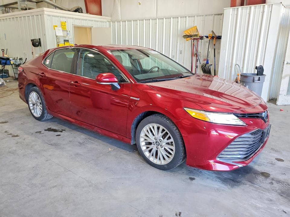 2019 TOYOTA CAMRY HYBRID XLE 4