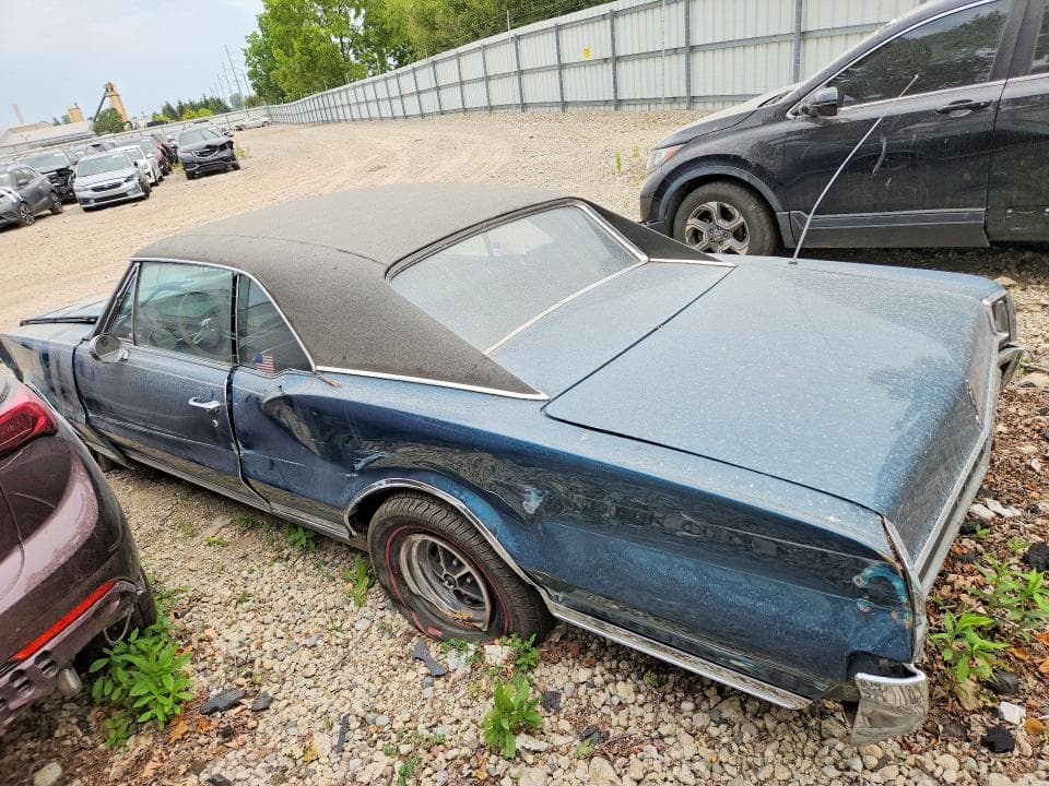 1967 OLDSMOBILE CUTLASS 2