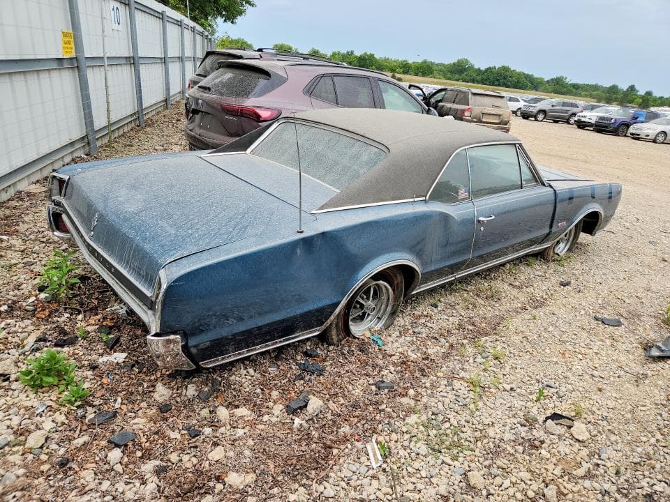 1967 OLDSMOBILE CUTLASS 3