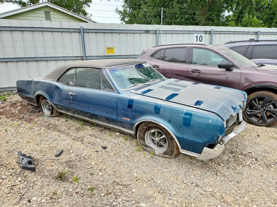 1967 OLDSMOBILE CUTLASS 4