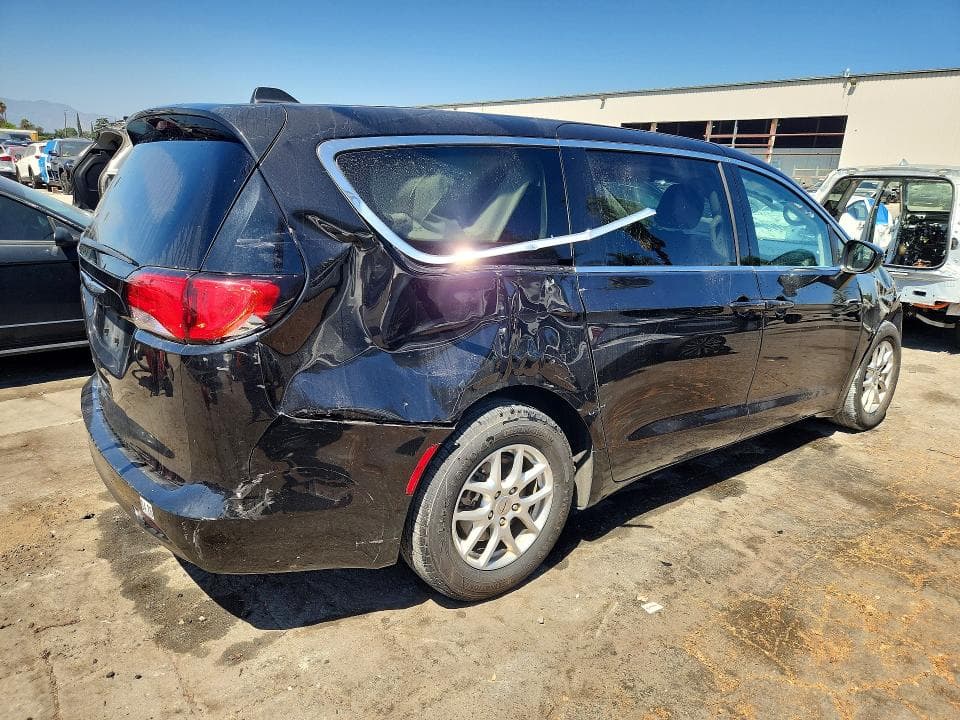 2023 CHRYSLER VOYAGER LX 3