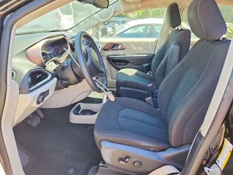 2023 CHRYSLER VOYAGER LX 7