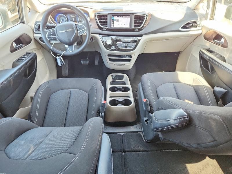 2023 CHRYSLER VOYAGER LX 8