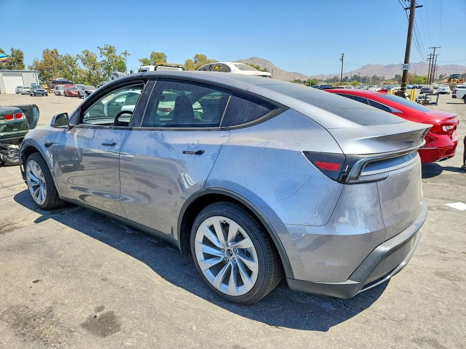 2026 TESLA MODEL Y 2